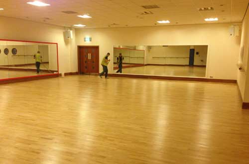 适合舞蹈室用的木地板应该具备哪些特点呢?