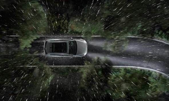 安全至上！雨天行驶必须要知道的汽车照明知识