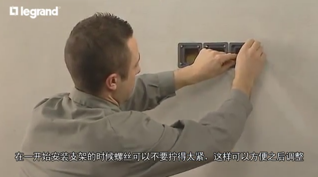 外国电工如何家装之开关插座并排安装过程