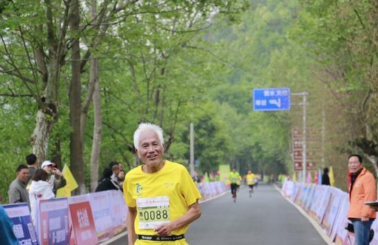 4800人体验天台山春景 顾家家居领跑一场有爱的马拉松