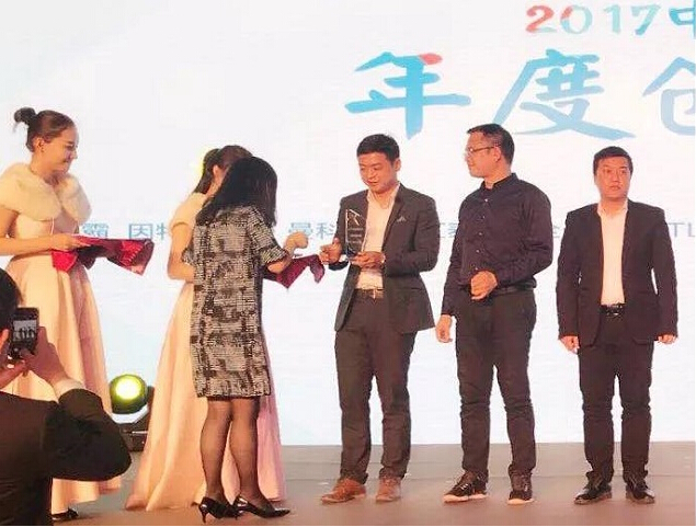 晾衣架品牌荣誉|晾霸获“2017中国家居行业年度创新品牌”奖