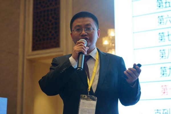 　　胡中源副总经理