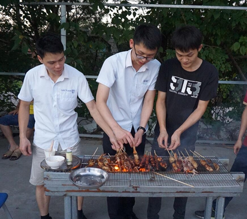 品牌日记|富轩门窗度员工生日会与烧烤激情相约