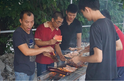 品牌日记|富轩门窗度员工生日会与烧烤激情相约