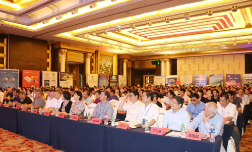 雷士"对话"城市照明 博士领衔专业照明团队解析 雷士"对话"城市照明 博士领衔专业照明团队解析