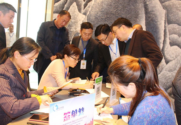 蓝贝思特携光能黑板亮相中国教育装备展，引广泛关注