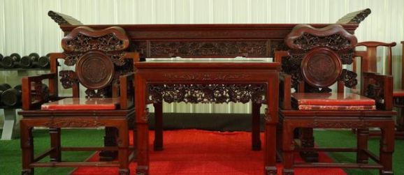 讲道理说红木家具保养难的，这些方法你都试了吗？