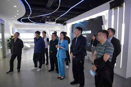 中铁置业集团党委书记、董事长郑勇一行莅临科希曼空气能考察指导