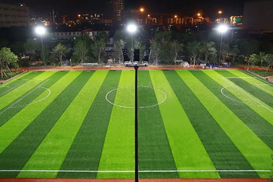 浅谈为什么LED体育照明系统用在足球场的优势