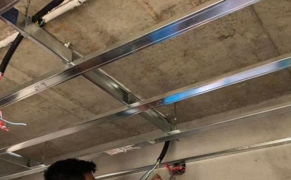 为何有人说轻钢龙骨吊顶不适合家装?