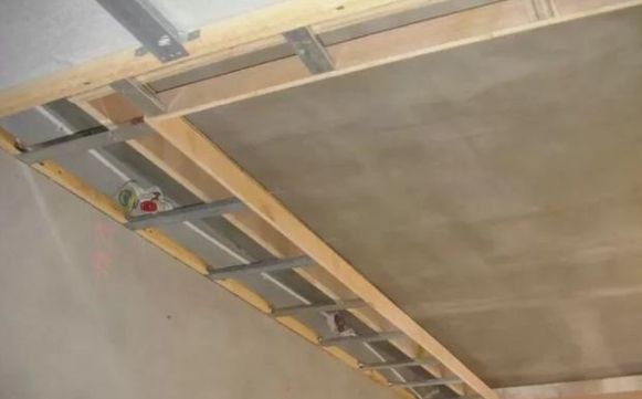 吊顶资讯 >> 浏览文章 处理建议:①,对于厨房卫生间做使用的石膏板面