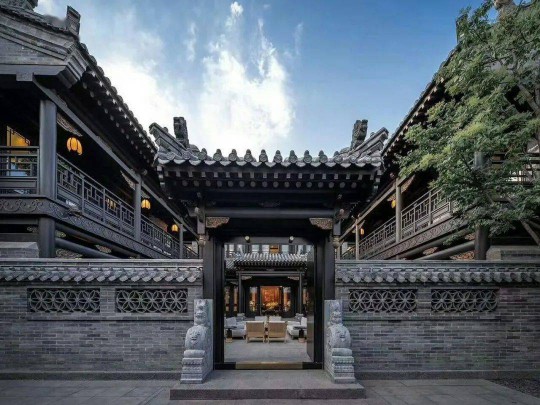 中式围合院落，三宅仿古门窗，共谱岁月辉煌