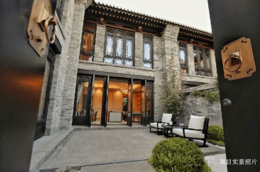 中式围合院落，三宅仿古门窗，共谱岁月辉煌